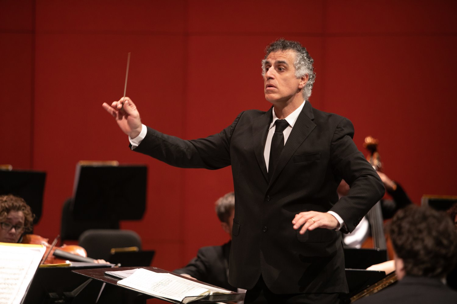 קברטי מנצח פתיחת עונה 46 צילם דייגו מיטלברג