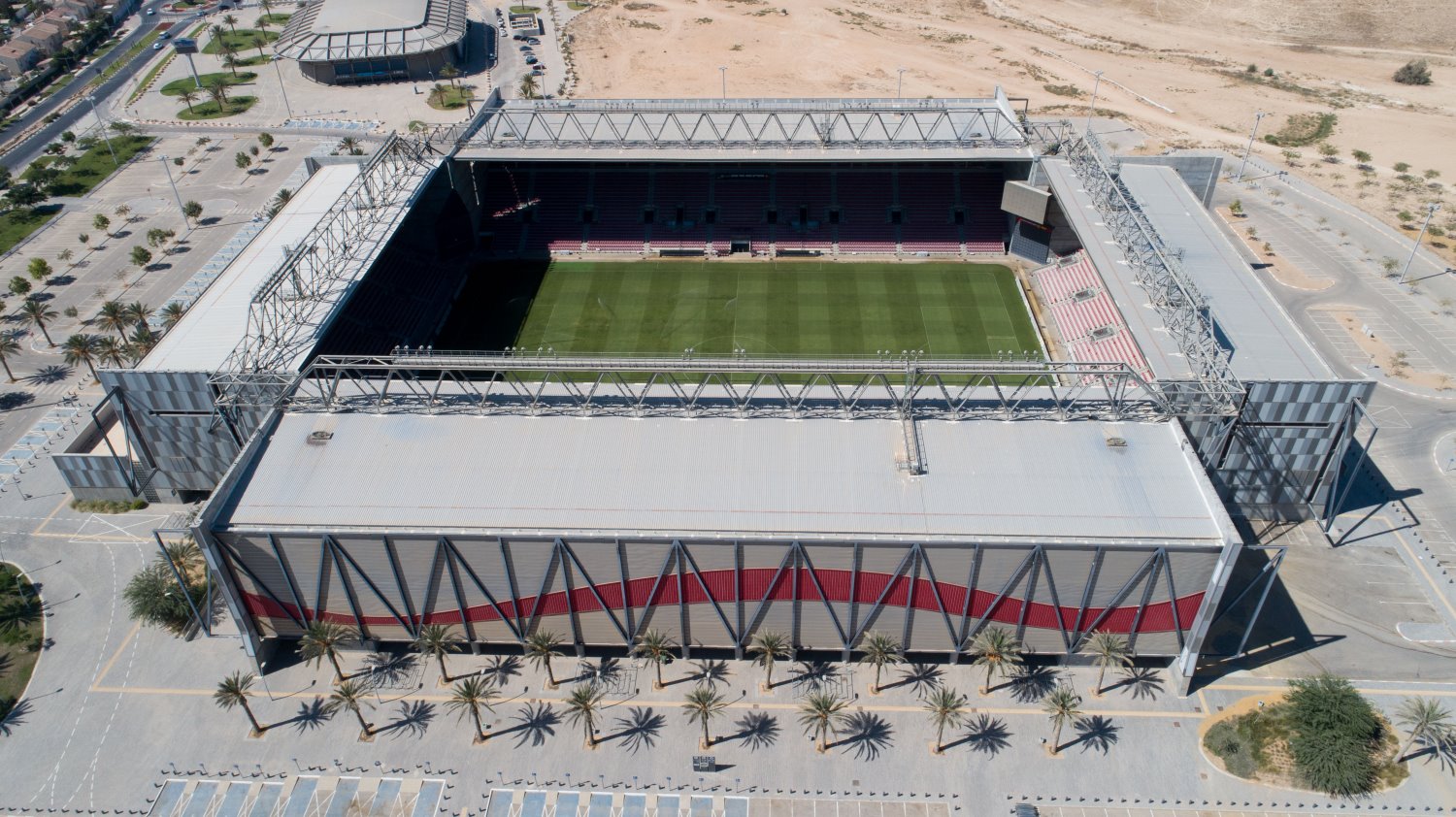 עד היום מתמודדים עם בעיית הצל בסמוך ליציע הדרומי בטרנר | צילום: באדיבות כיוונים