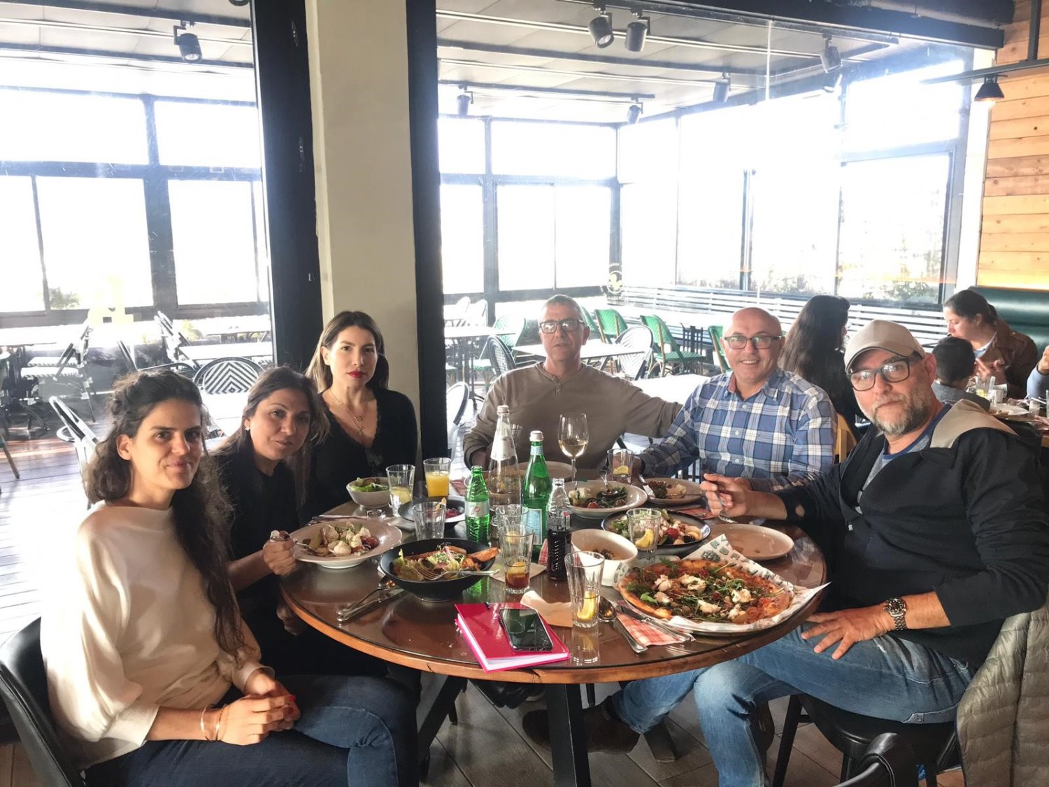 צהריים עם צביקה בויוינו. צילום באדיבות מול 7