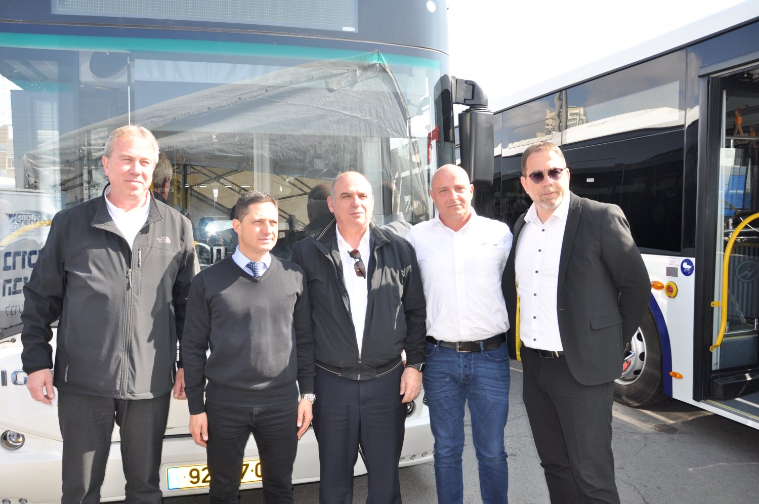 מימין לשמאל:  עומר זוהר מנכ"ל פנדן, טל כהן מנכ"ל דן דרום ובאר שבע, שמואל רפאל יו"ר דן, רוביק דנילביץ׳ ראש עיריית באר שבע, עופר זילביגר מנכ"ל דן