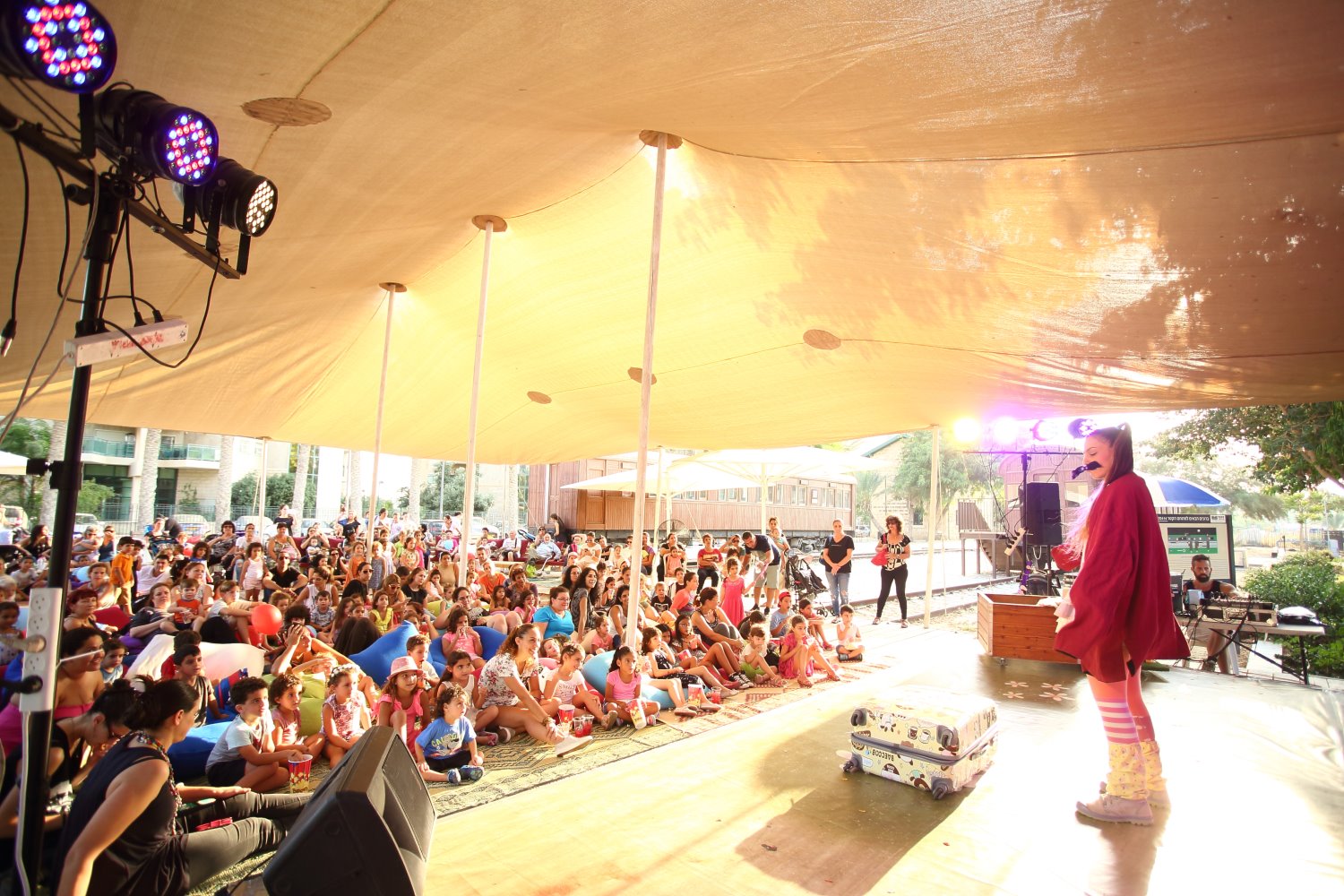 הצגות ילדים במתחם הקטר בבאר שבע. צילום: דיאגו מיטלברג