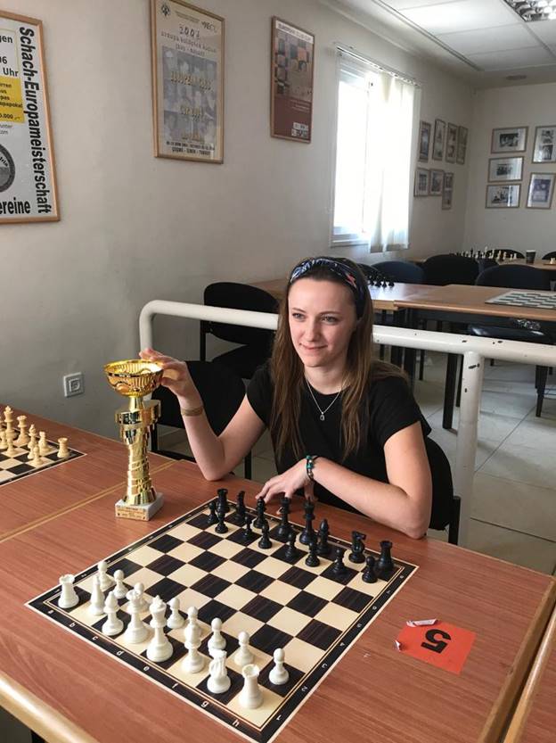 לוח ראשון: יוליה שוויגר-ניידיטש – 4,5 מתוך 5