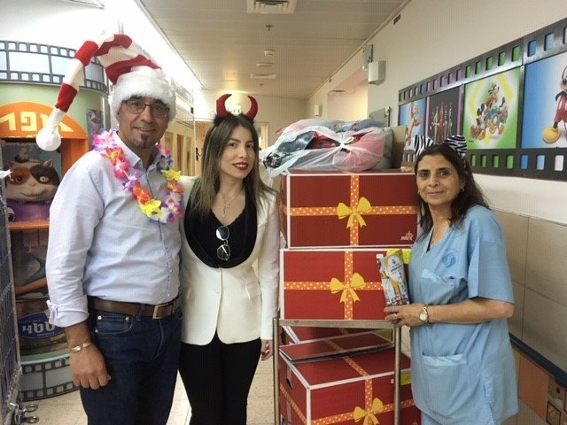 עמירם בנט, מנהל מתחם מול 7 ותמר טטרו, מנהלת שיווק מתחם מול 7. צילום: יחצ