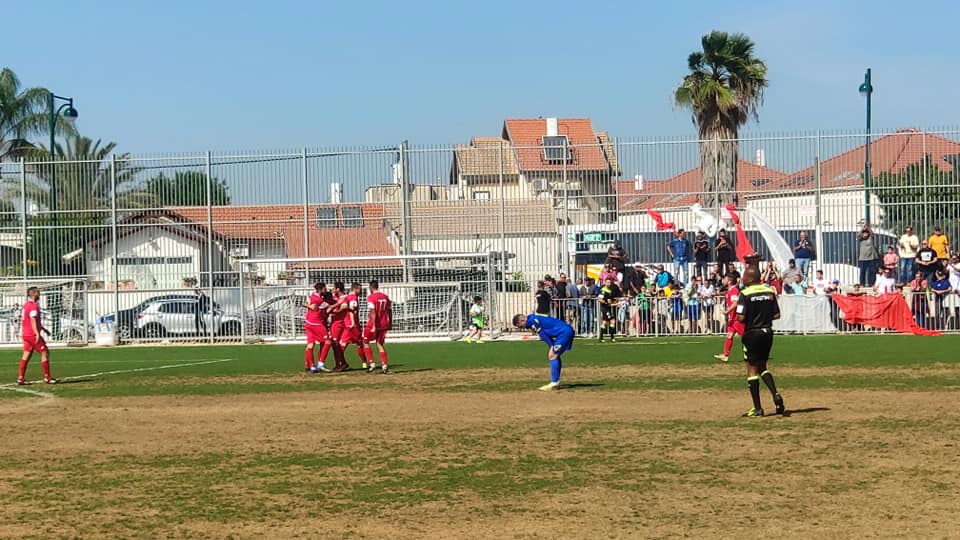 בגדרה חוגגים על חשבון מכבי ב"ש. צילום מתוך הפייסבוק של הפועל גדרה