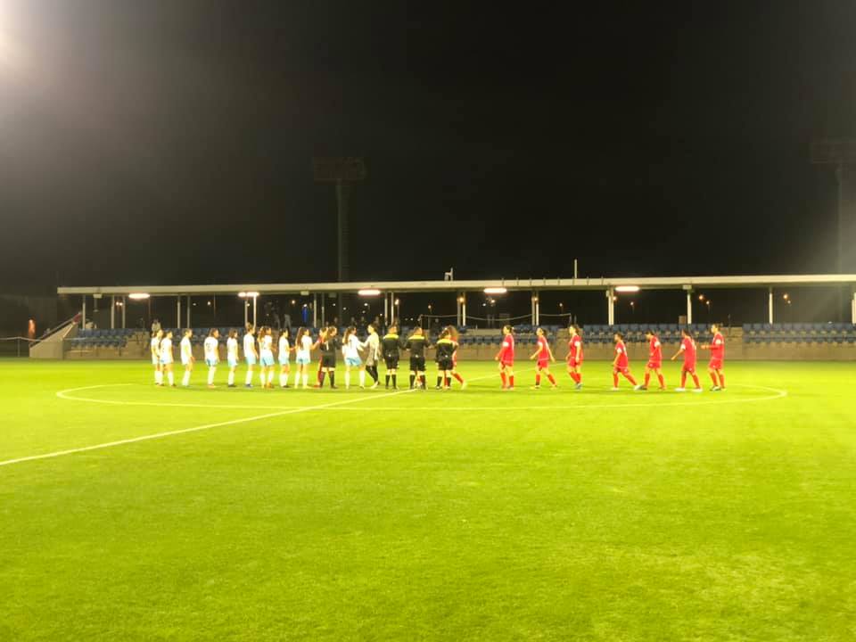 הבנות בפתיחת המשחק מול האקדמיה. צילום באדיבות המועדון