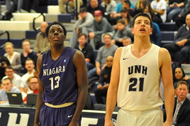 לייסנר (מימין) יצטרך להתרגל לצבע האדום. צילום: Tony Capobianco