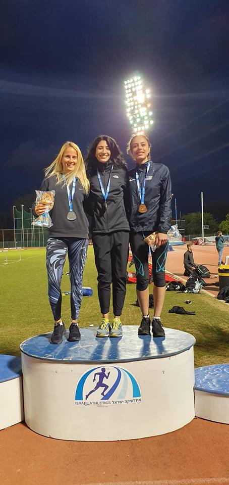 ג'ובראן (במרכז) על הפודיום