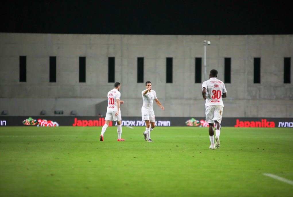 חאתם אלחמיד חוגג את הראשון. צילום: זאב דיקמן