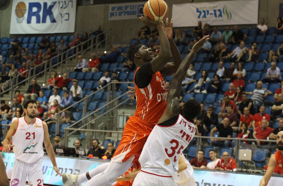 הפסד חמישי ברציפות. צילום: חן אזרן, הפועל באר שבע בני שמעון