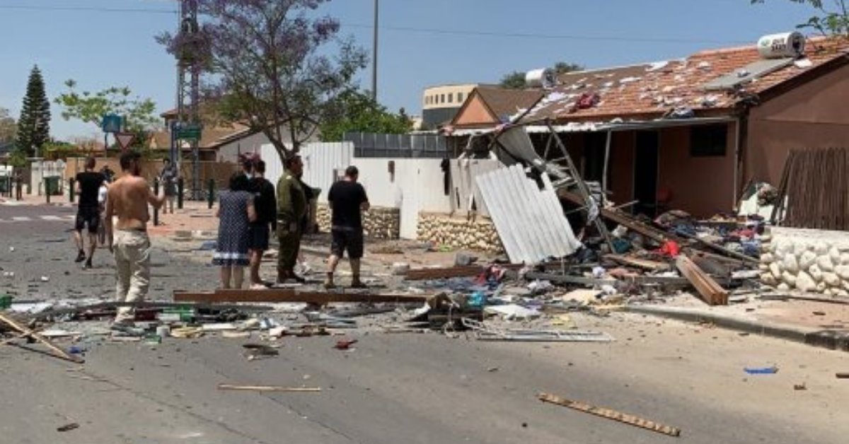 פגיעת גראד בבית בבאר שבע. צילום פרטי