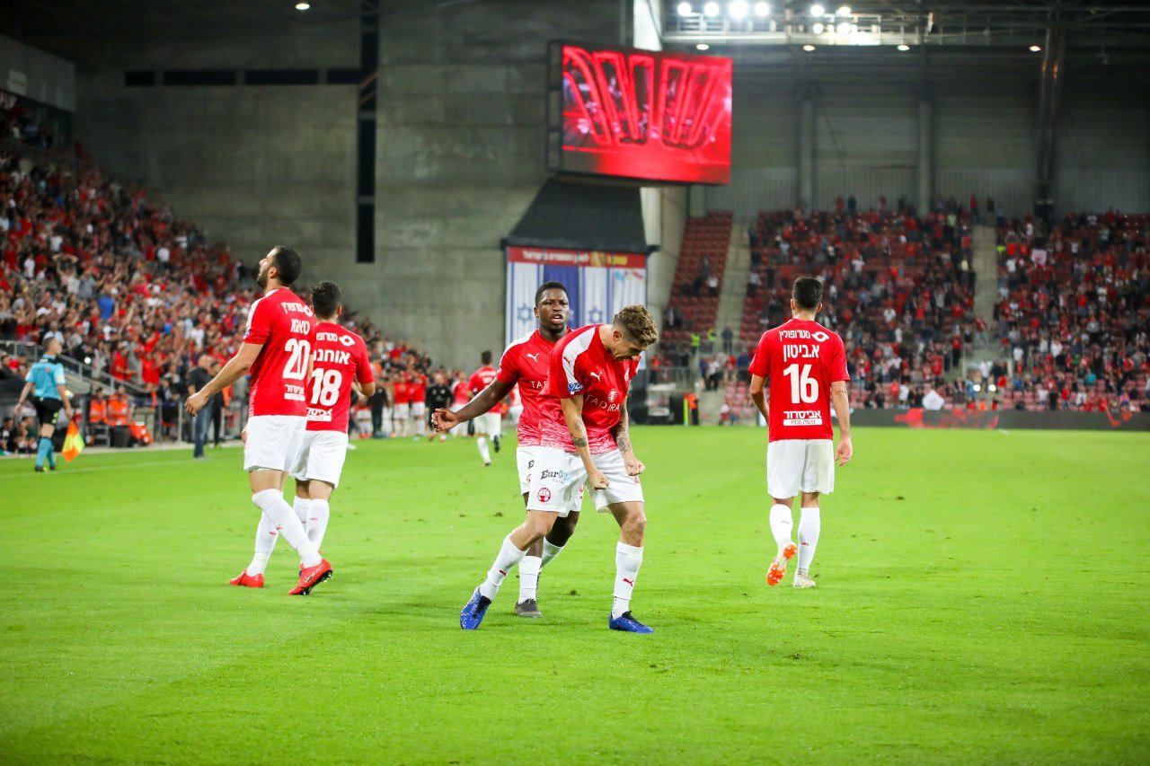 מאור מליקסון 'רק' בישל אבל חגג כאילו כבש. צילום: זאב דיקמן