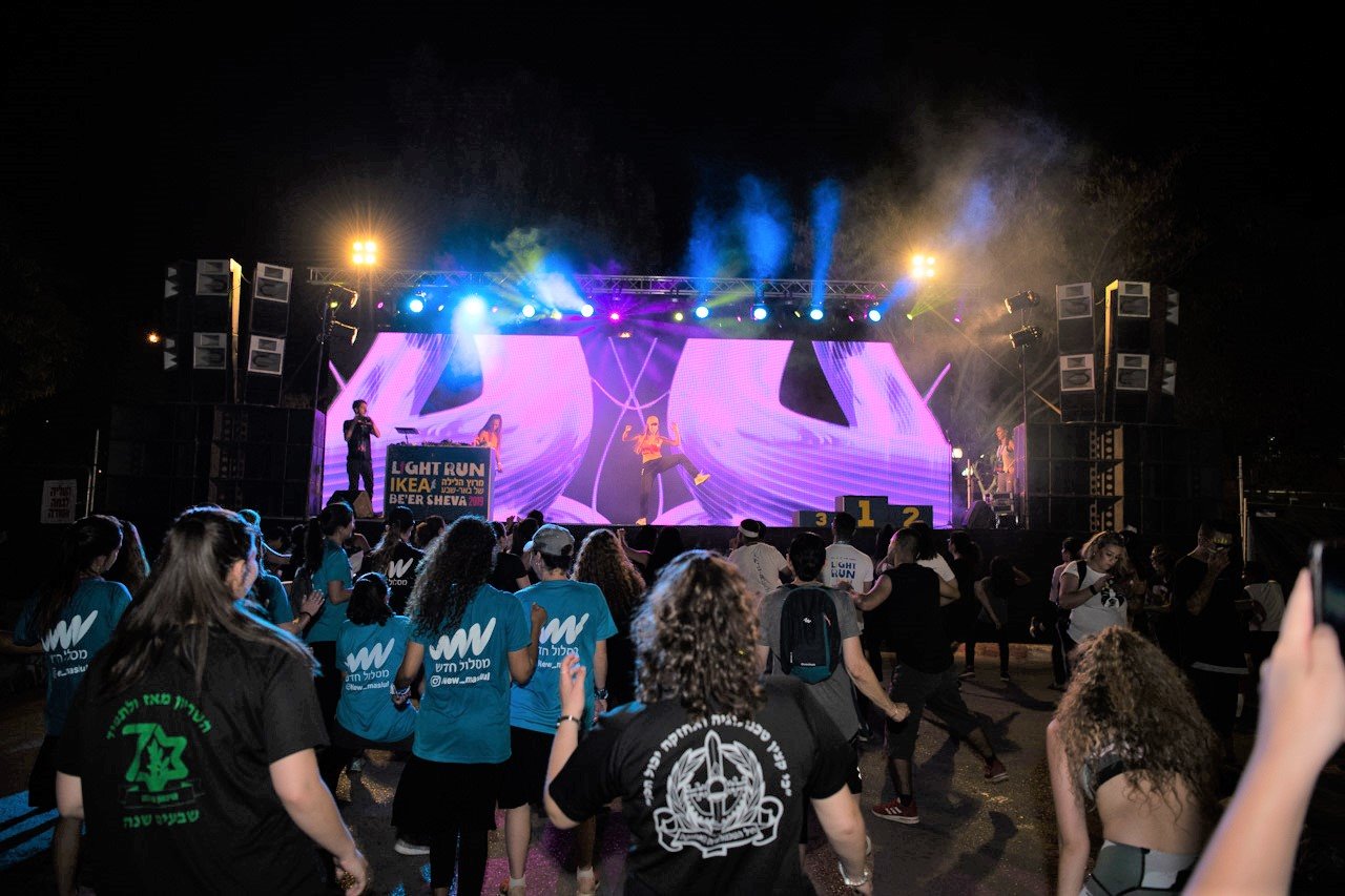 מסיבת זומבה וחימום רגעים לפני תחילת המרוץ צילום: דולב בכר מכלוף 