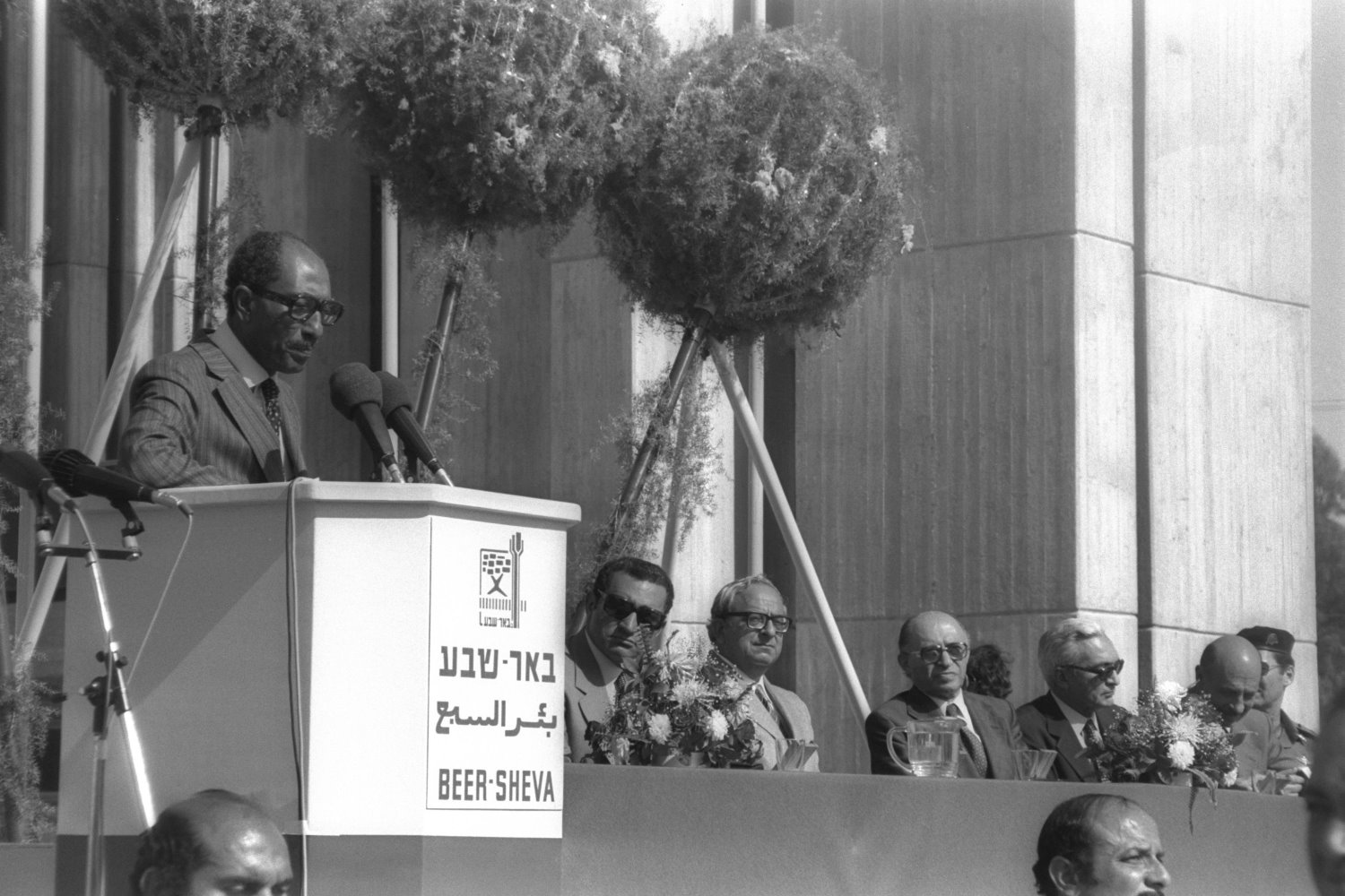 קרדיט- סער יעקב, לעמ