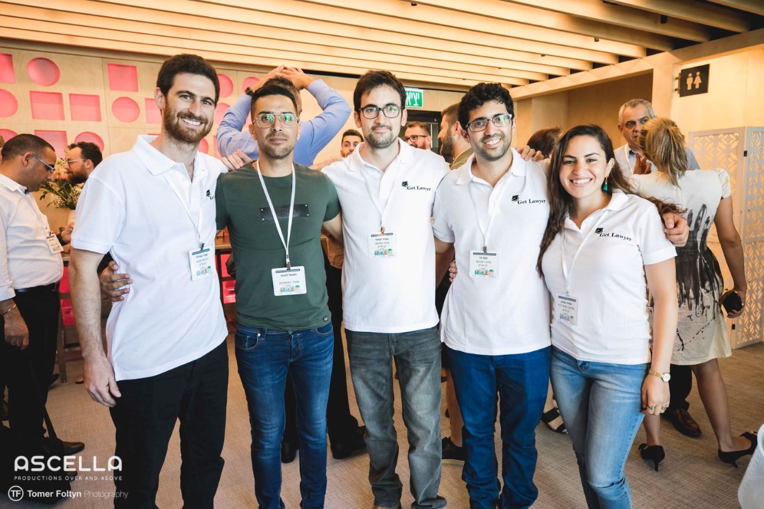 צוות  Get-Lawyerלאחר הזכייה יחד עם עו"ד נתנאל לגמי, מנהל מחלקת המעצרים בסניגוריה הציבורית מחוז דרום ואמיר שטדלר | צילום: תומר פולטין  