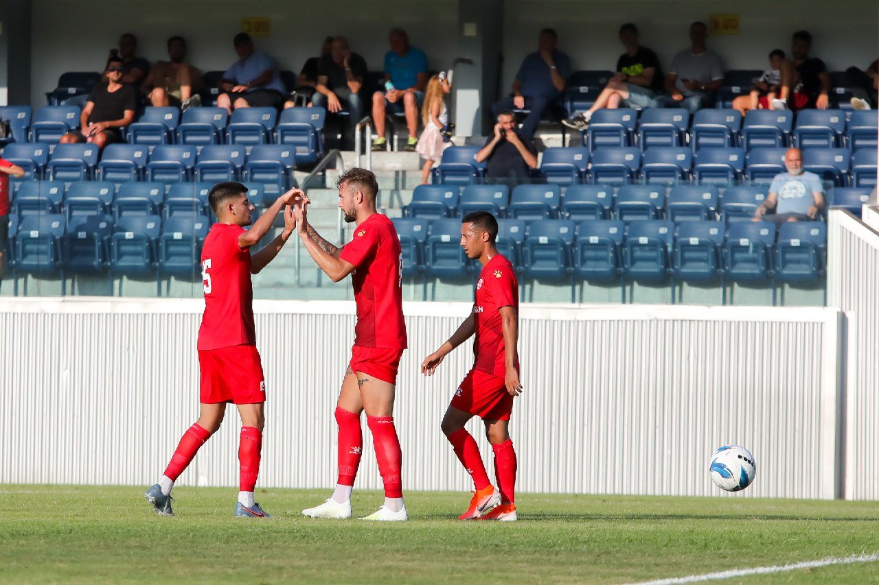 חוסה אנחל קאריו לאחר שער הבכורה. צילום: זאב דיקמן