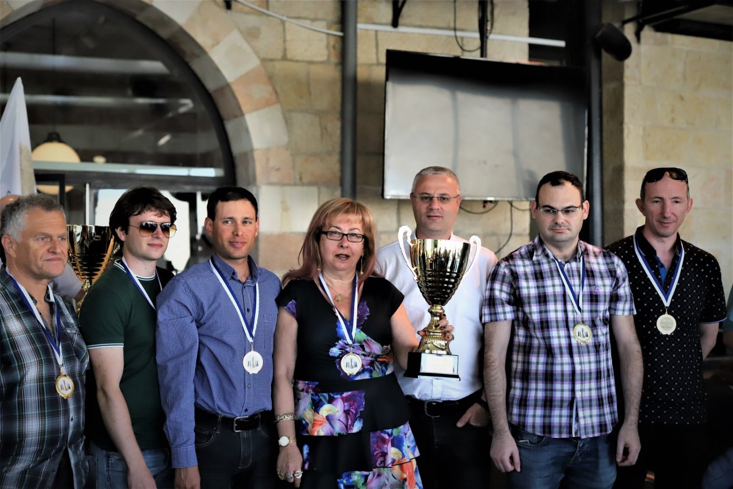שחקני נבחרת השחמט של באר שבע לאחר הזכייה בגביע | צילום: ד''ר מרק ליפשיץ, מועדון השחמט באר שבע