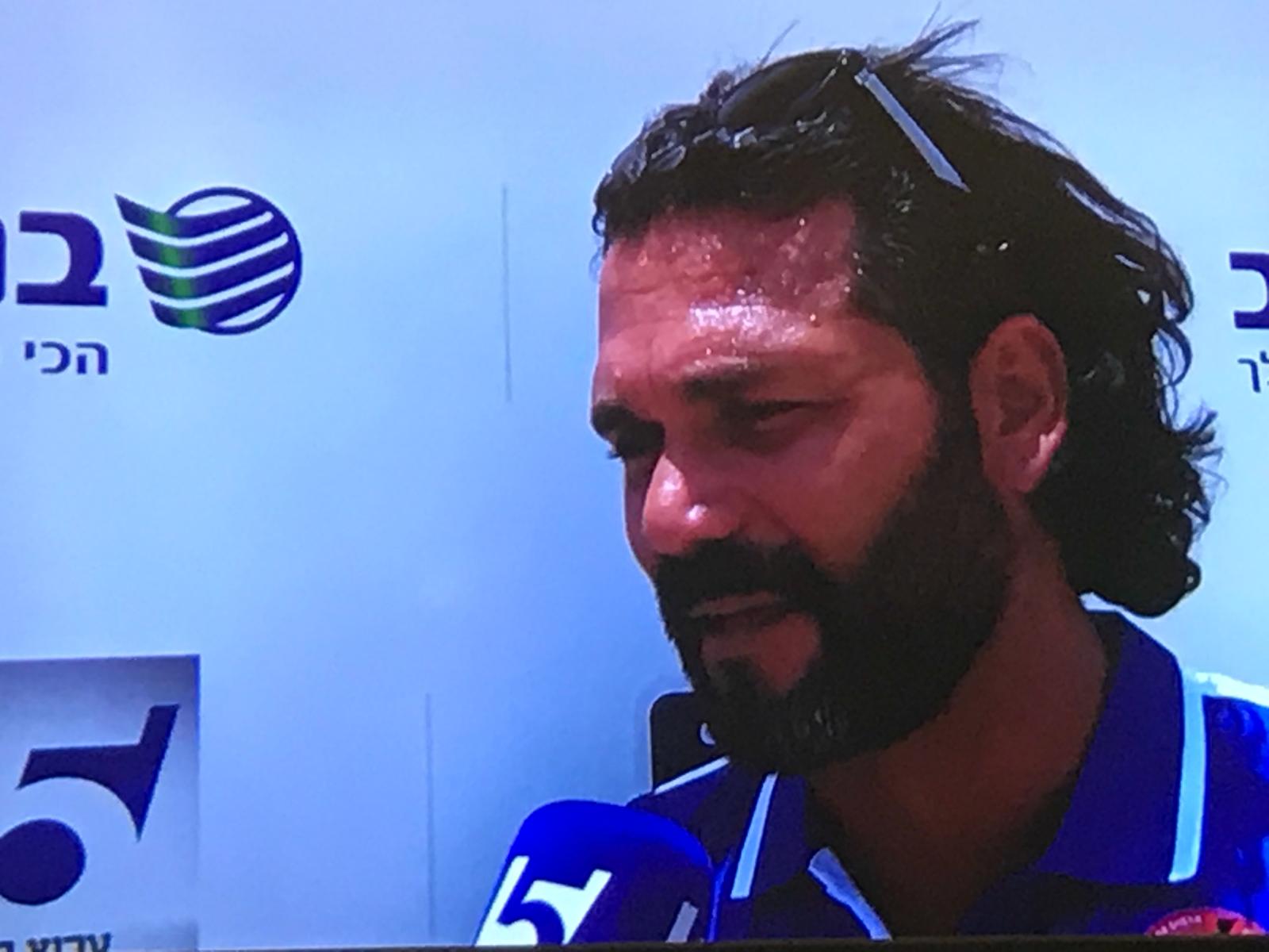 המאמן, אייל קארו (צילום מתוך מסך הטלוויזיה)