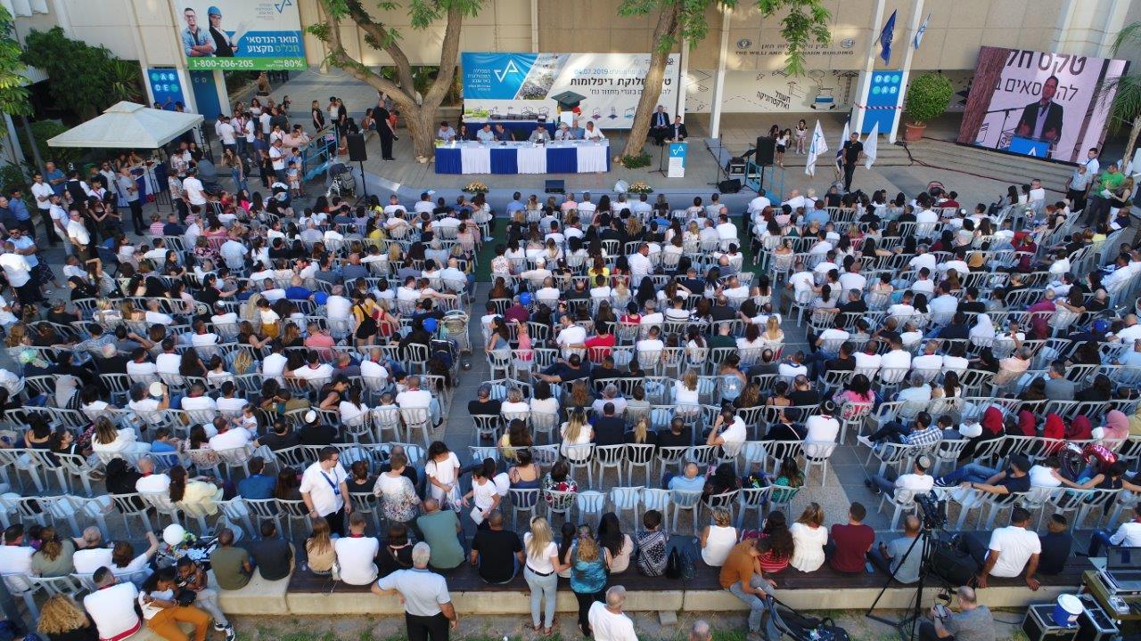 מאות בוגרים בטקס מרשים | צילום: יח"צ מכללה הטכנולוגית