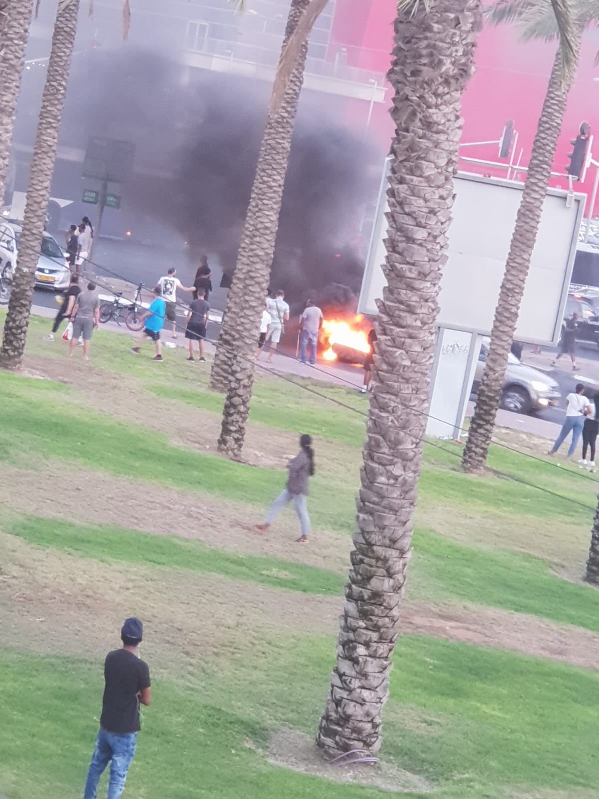 שריפת צמיגים בסמוך לגרנד קניון | צילום: אזמראו מקונן