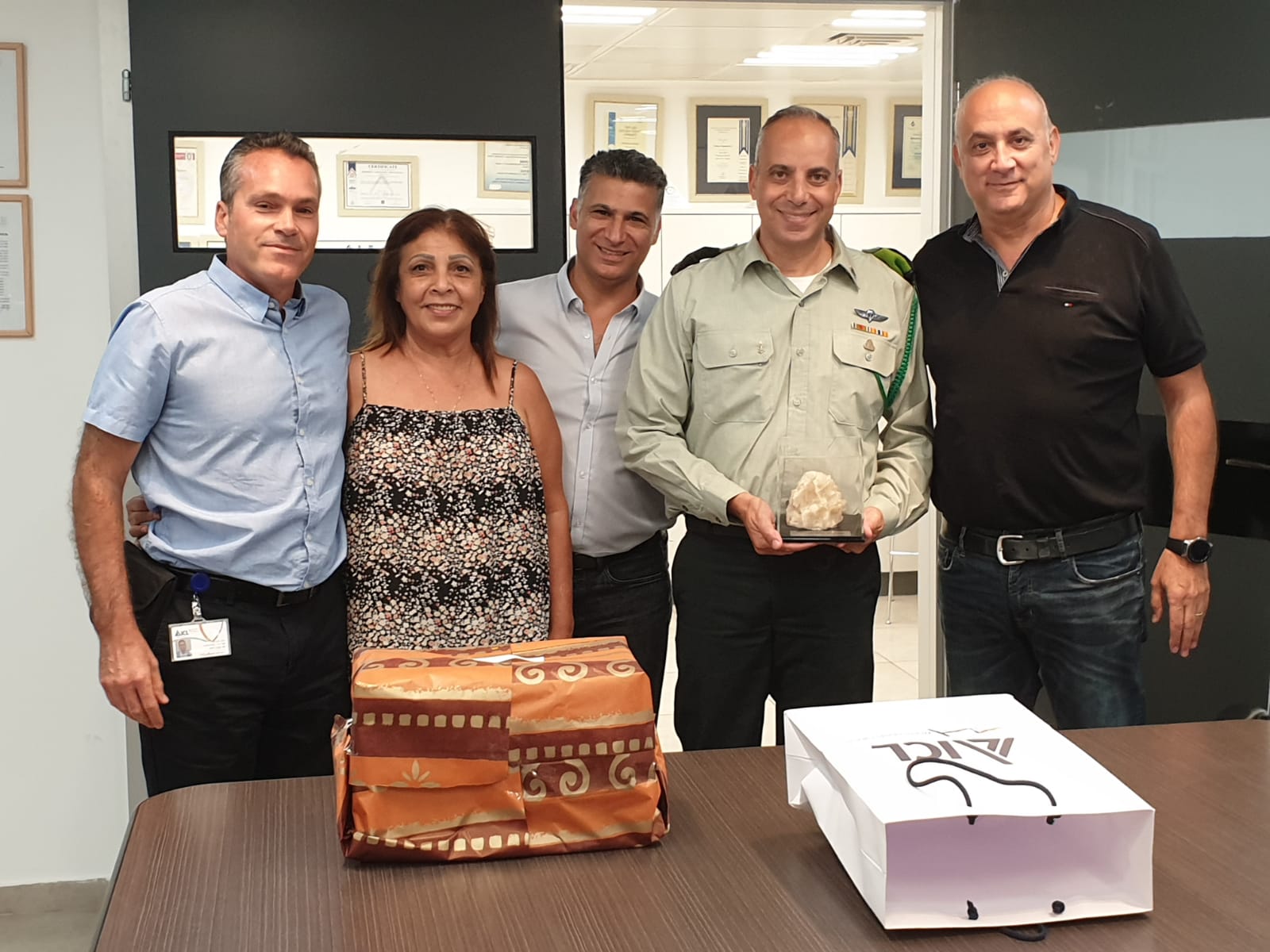 מימין: בן סניור ומוטולה | צילום: צילום סי פיבקו