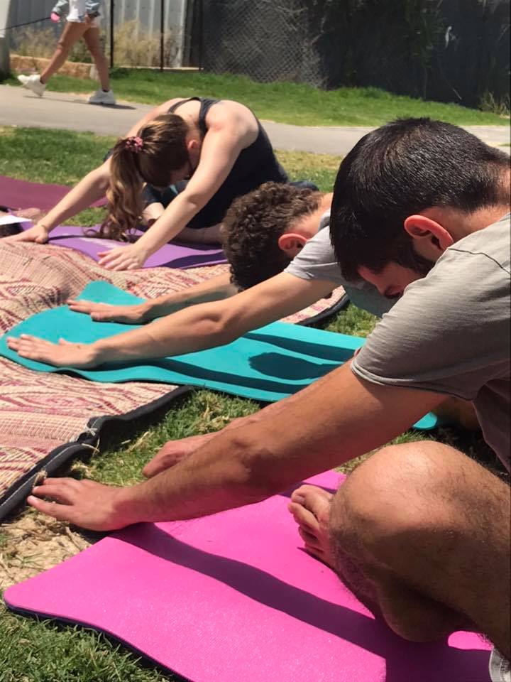 מתוך דף הפייסבוק 'יוגה ב"שכונה'