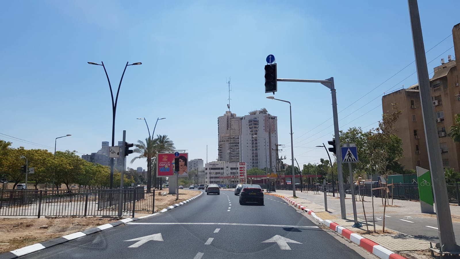 יפעל בקרוב. הרמזור החדש בשדרות טוביהו בטרם נצבע על הכביש מעבר חציה | צילום: באדיבות עיריית באר שבע