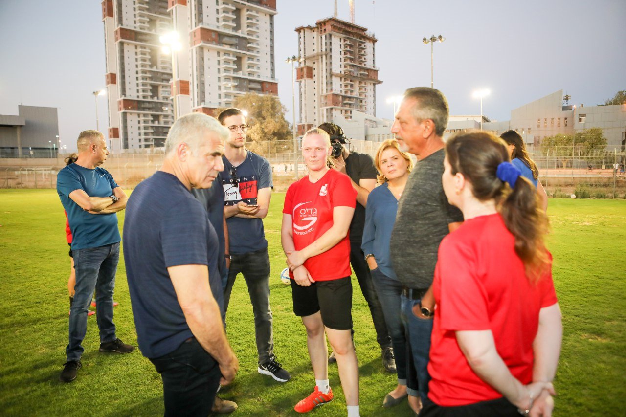 צ'בקטוב (במרכז) במהלך השיחה (צילום: זאב דיקמן)