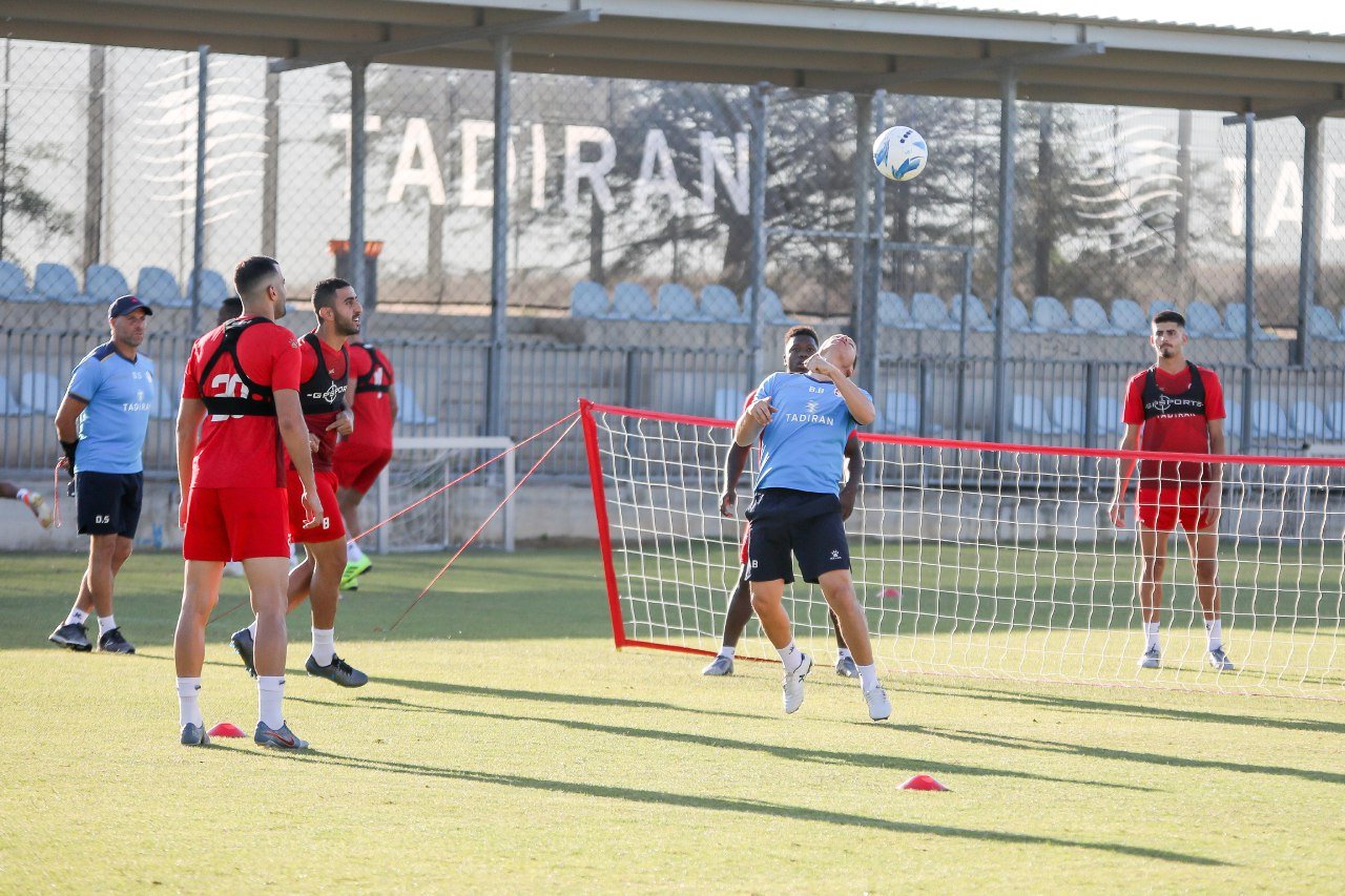 ברק בכר לוקח חלק באימון. צילום: זאב דיקמן