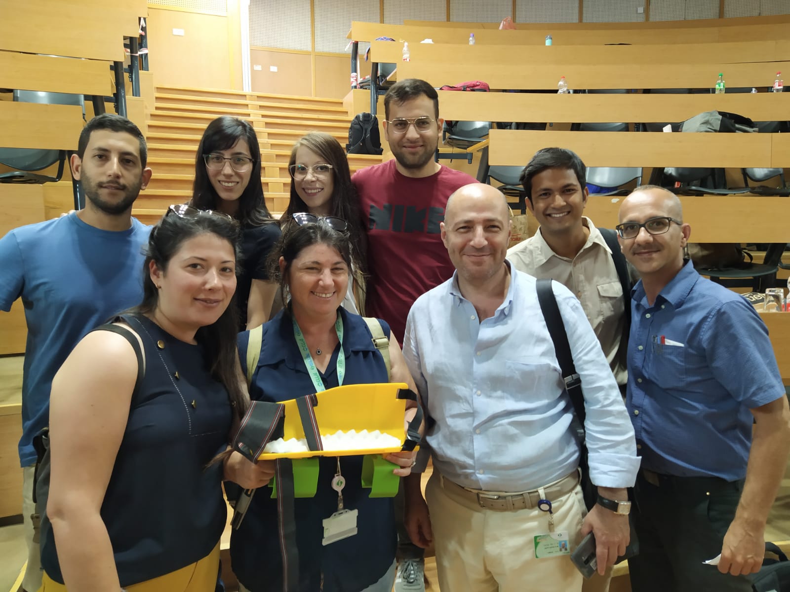 עובדי סורוקה עם הצוות המנצח | צילום: מכללת סמי שמעון