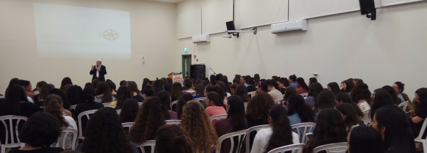 הרב שמעון כהן מברך את בני הנוער של באר שבע בכנס תשעה באב בשנה שעברה | צילום: בית מוריה