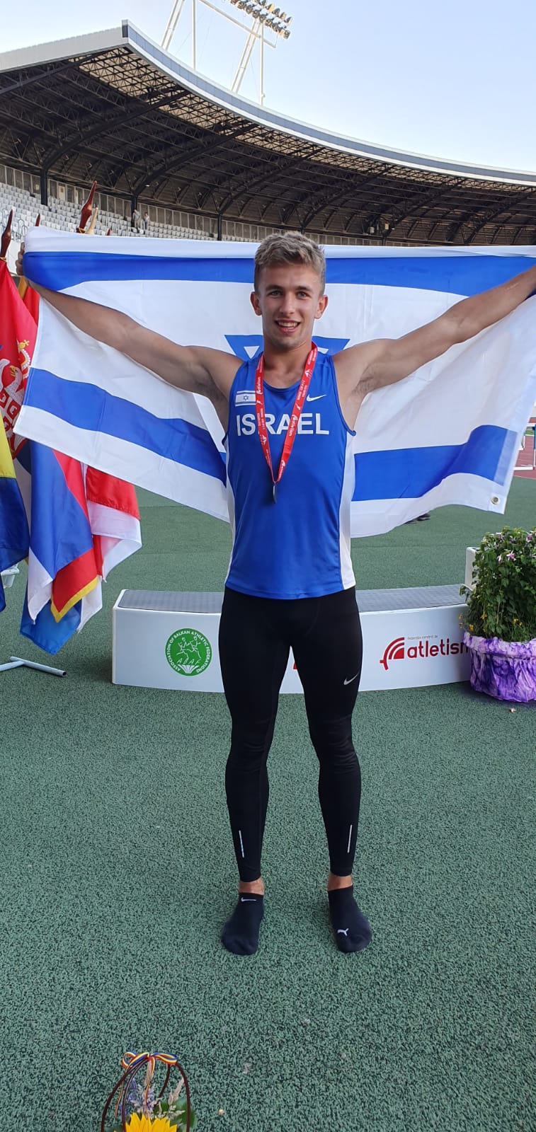 סמיון ברודסקי על הפודיום (באדיבות אתלטי הנגב)