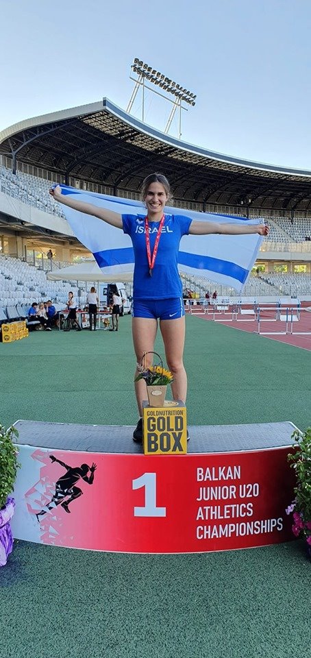 גל קדמון על הפודיום (באדיבות אתלטי הנגב)