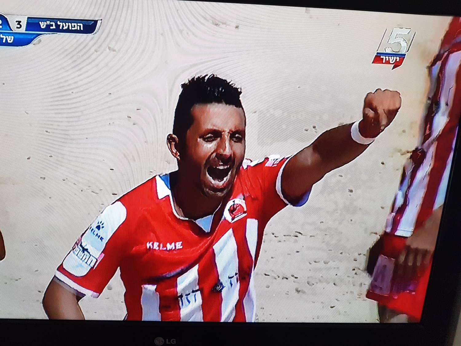 מפולין ישר לחוף בנתניה. אילוז (צילום מתוך מסך הטלוויזיה)