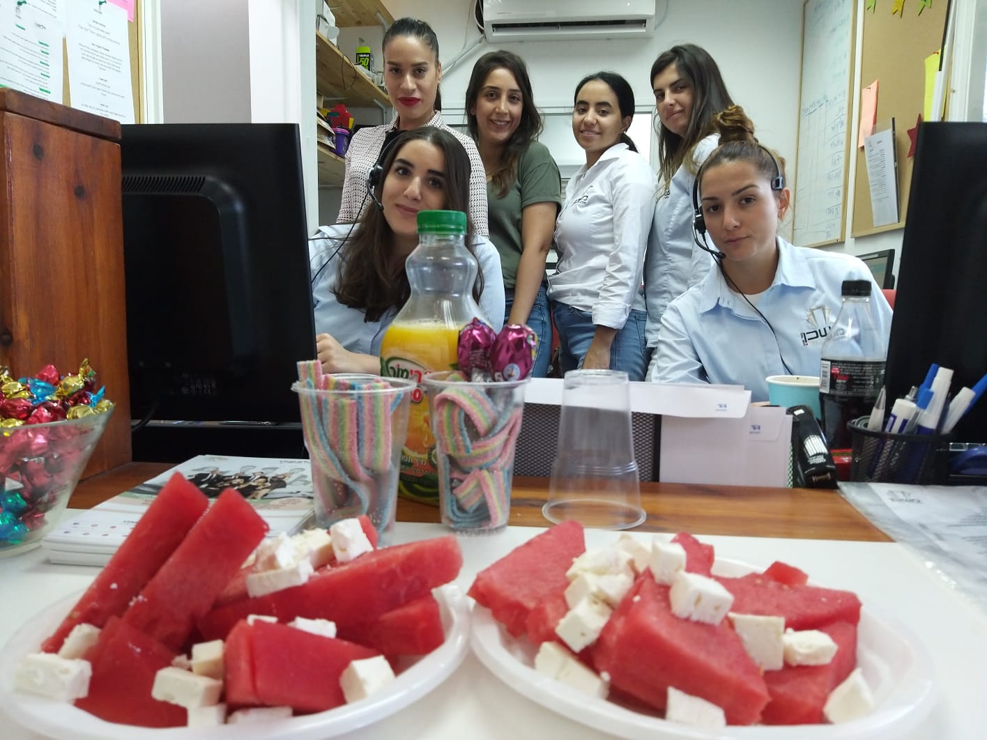 פינוקים במוקד הלקוחות | צילום: יח&quot;צ