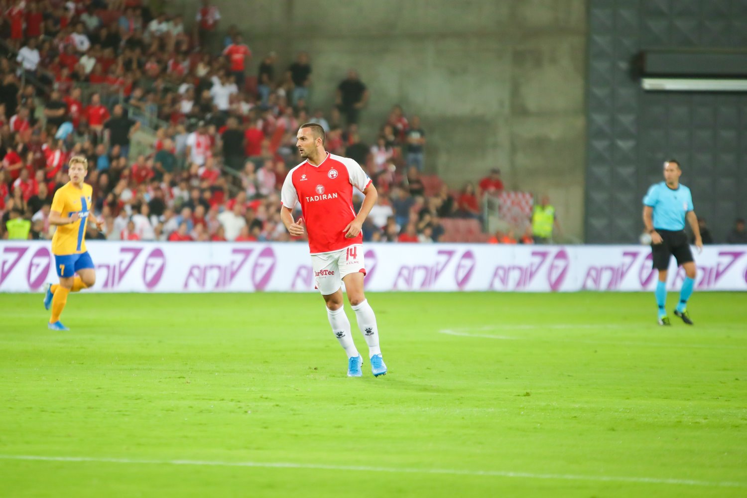 פתח בחוד ההתקפה. שהר