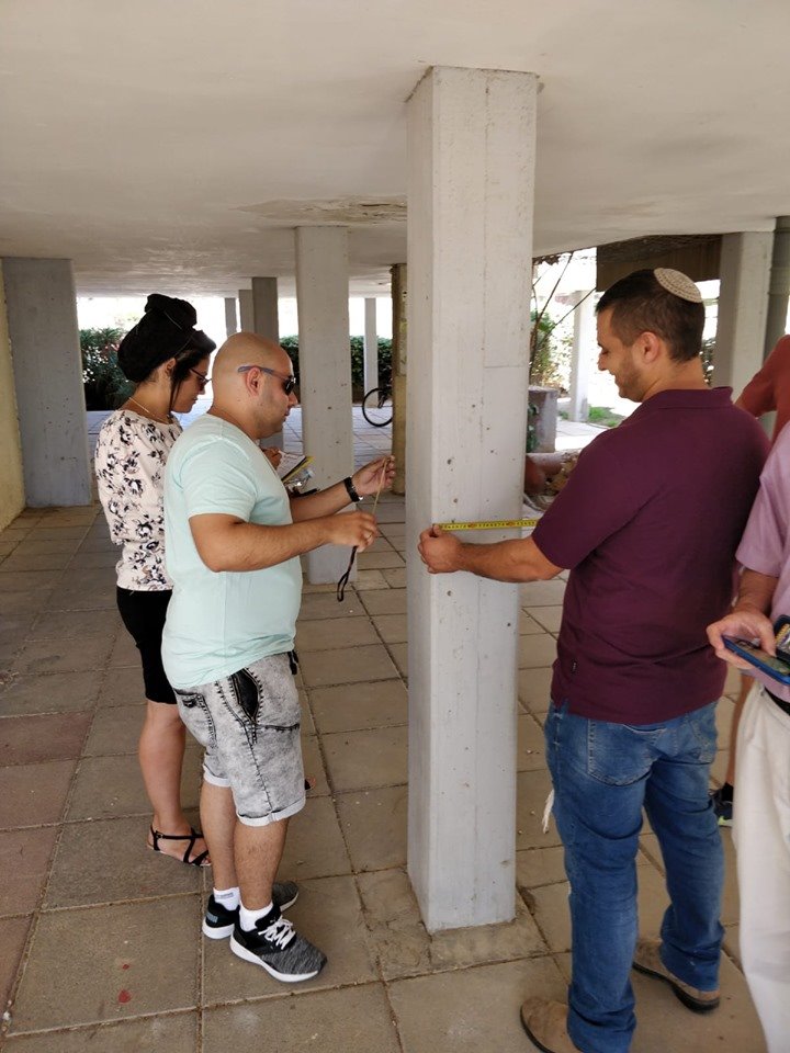 בודקים מבנים בהאקתון רעידות אדמה | צילום: מכללת סמי שמעון