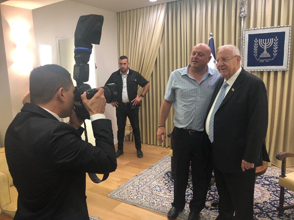 דנילוביץ' מצלם את מיטלברג עם הנשיא | צילום: צביקה כהן