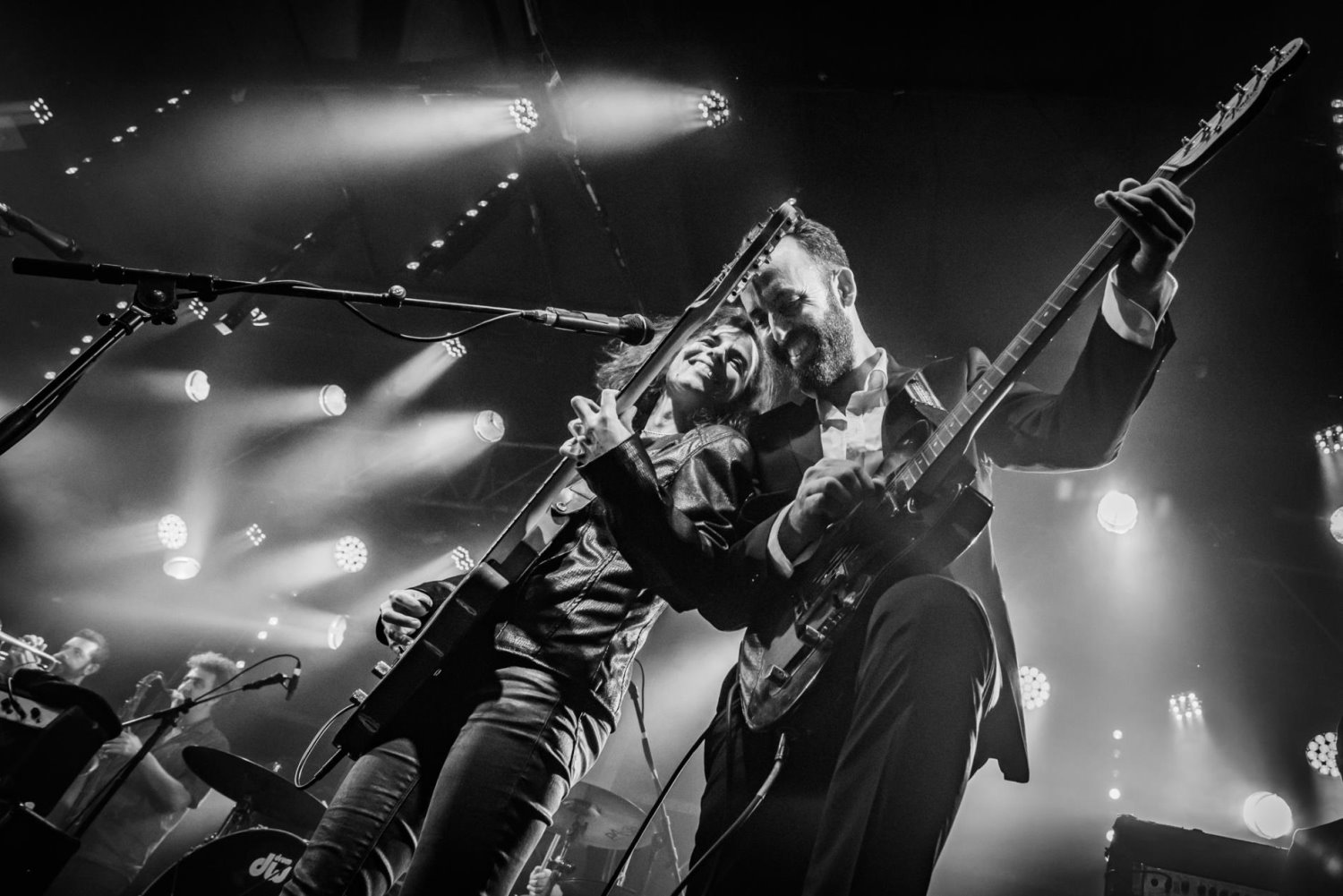 איתי פרל ותמר אייזנמן בהופעה חיה | צילום: אלה מאירוביץ׳