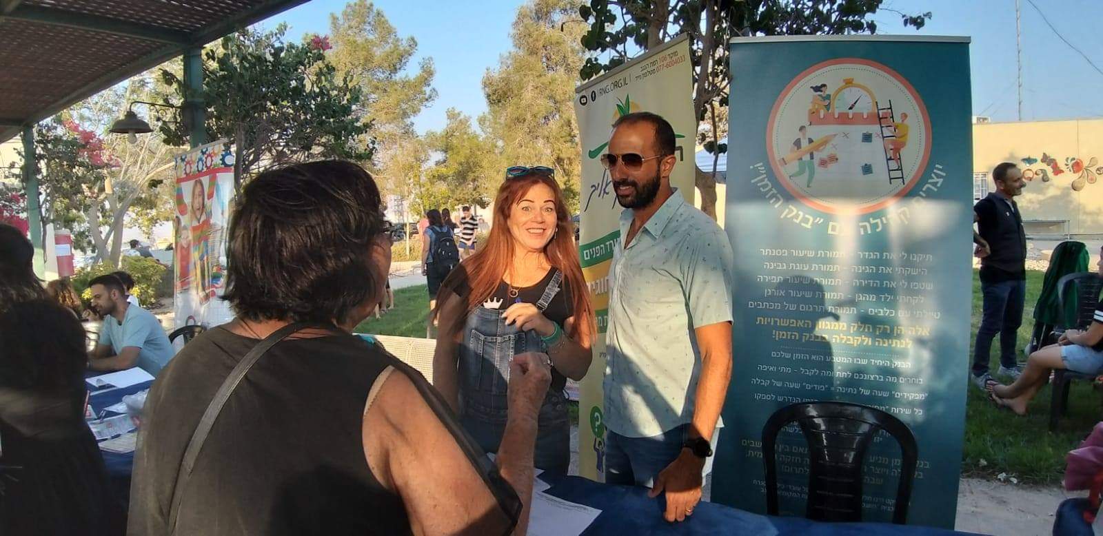 צוברי מסביר על בנק הזמן במהלך האירוע | צילום: כיל