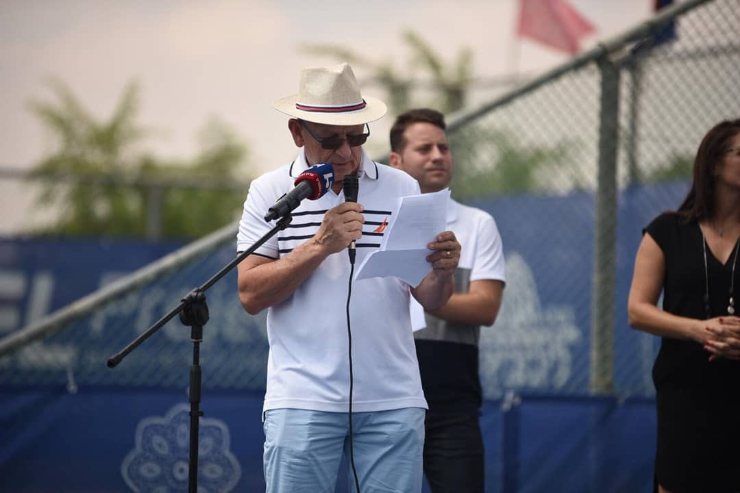 שמואל לביא נושא דברים בטקס הסיום (צילום: הדס שורר)