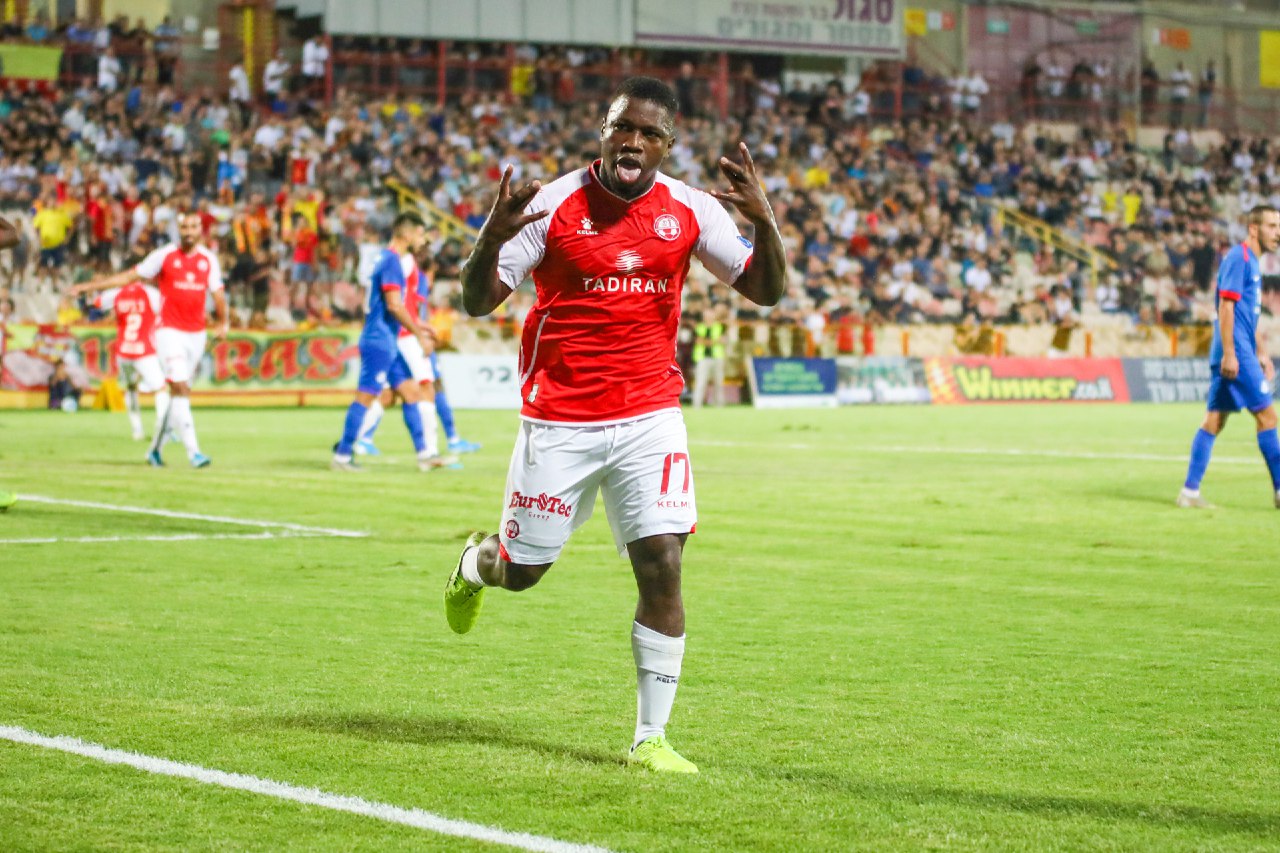 נייג'ל האסלביינק חוגג את הראשון (צילום: זאב דיקמן)