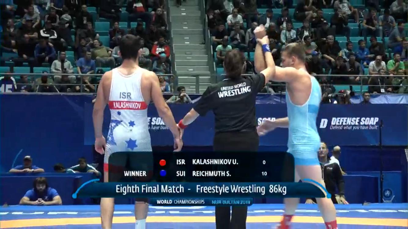 סיום הקרב: קלשניקוב בחוץ (צילום מתוך השידור הרשמי)