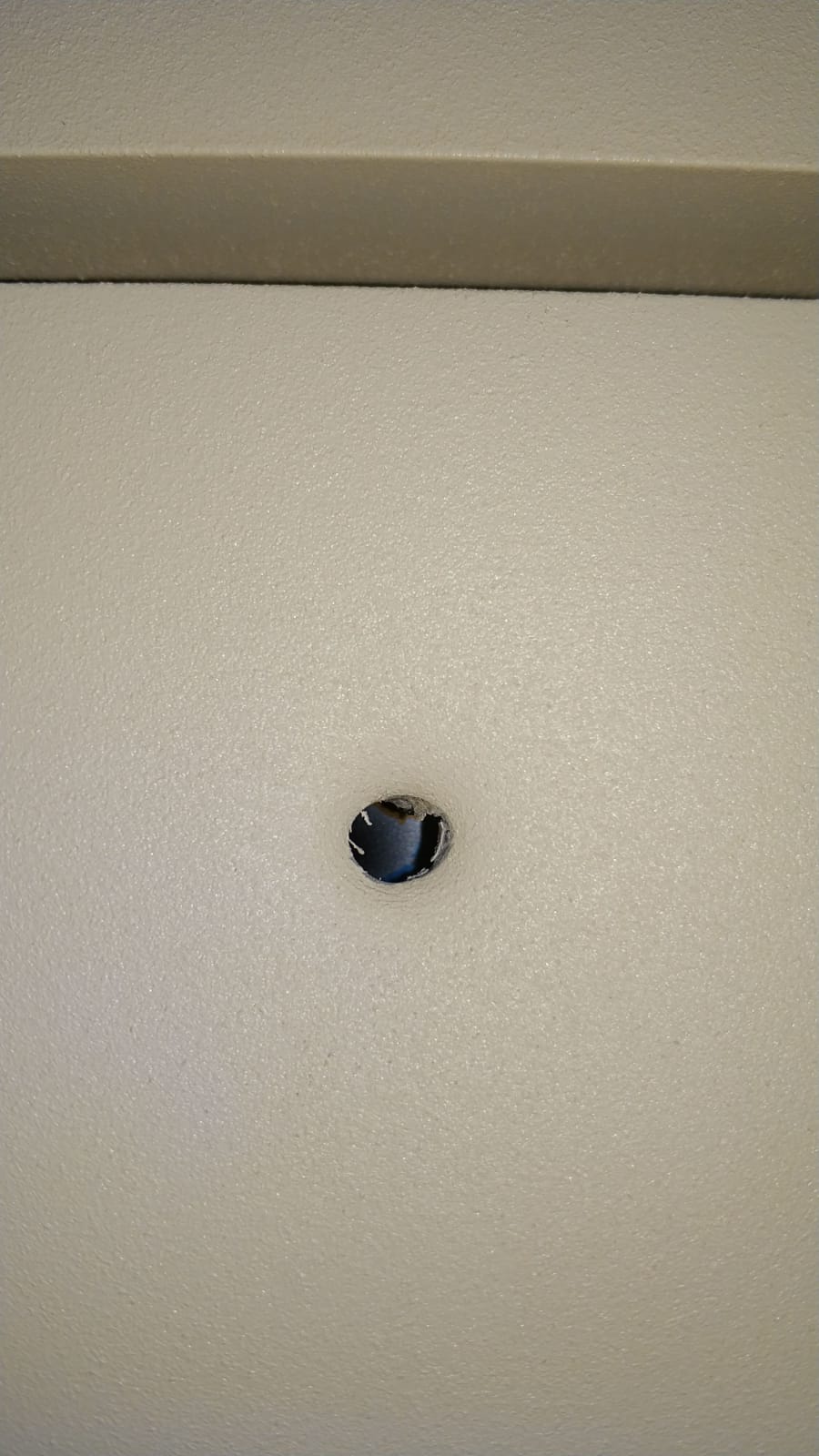 החור בגדר שיצר הקליע