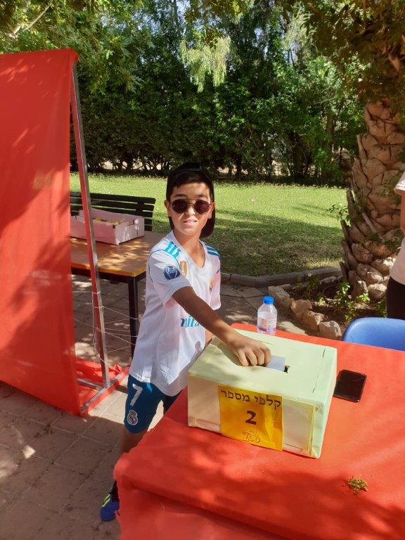 ילדים מצביעים בנגב זו | צילום נגב זו