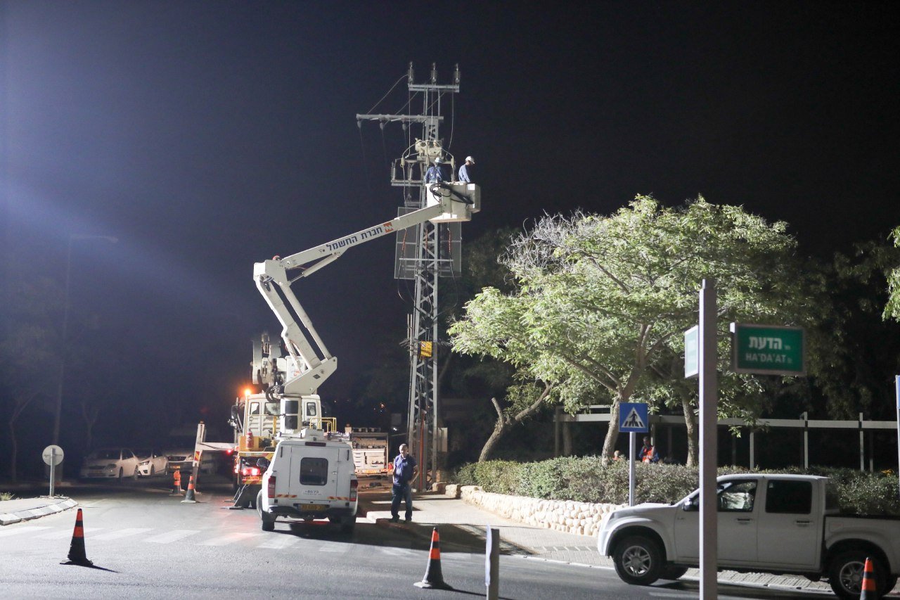 עבודות בשכונת רמות לפנות בוקר | צילום: זאב דיקמן