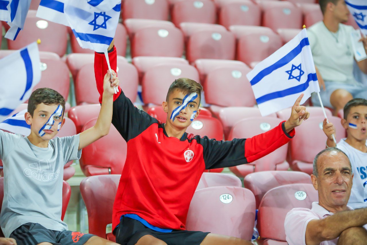 אדום כחול לבן (צילום: זאב דיקמן)