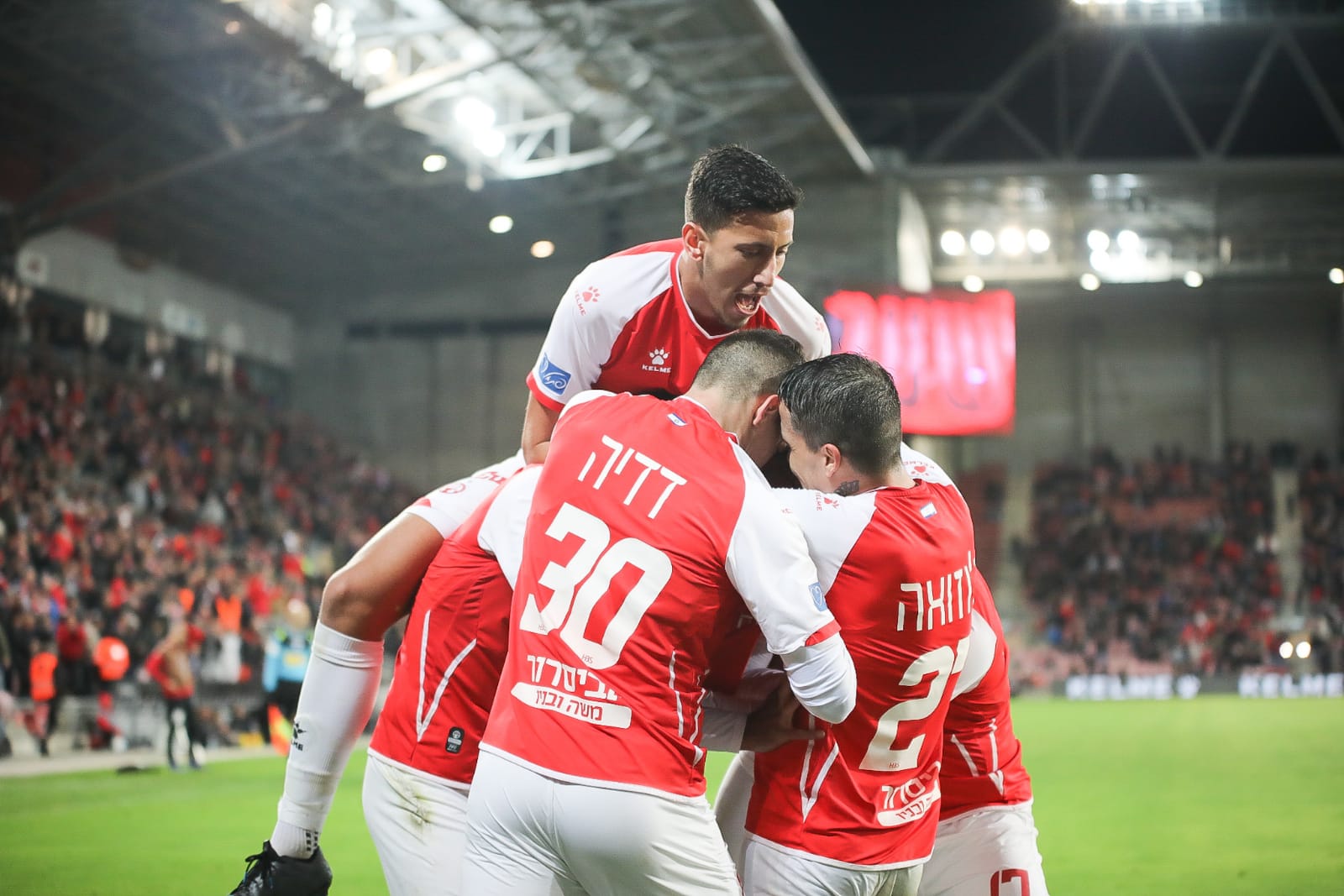 חוגגים ניצחון. צילום: זאב דיקמן