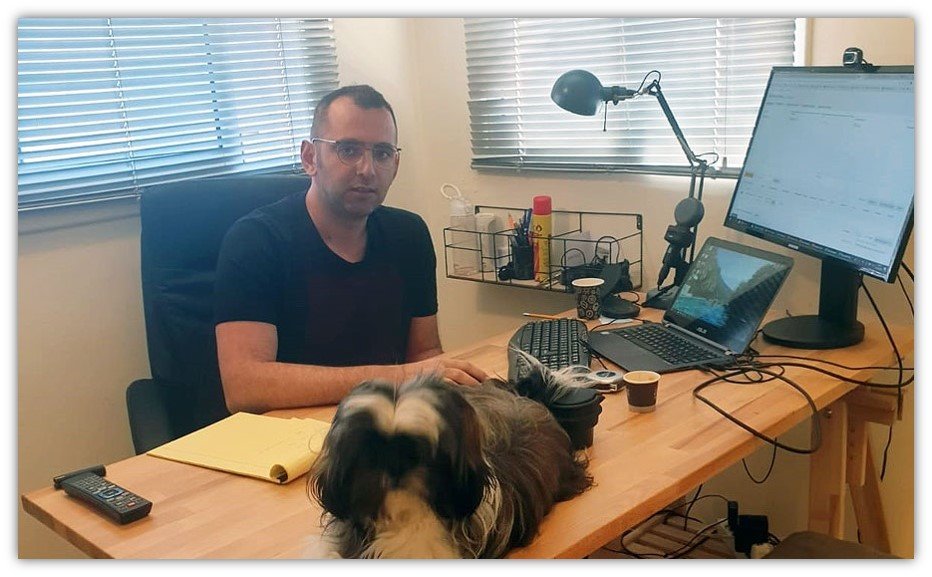      יגאל רז, מומחה למסחר באמזון, מנהל מביתו אימפריה של חנויות באמזון