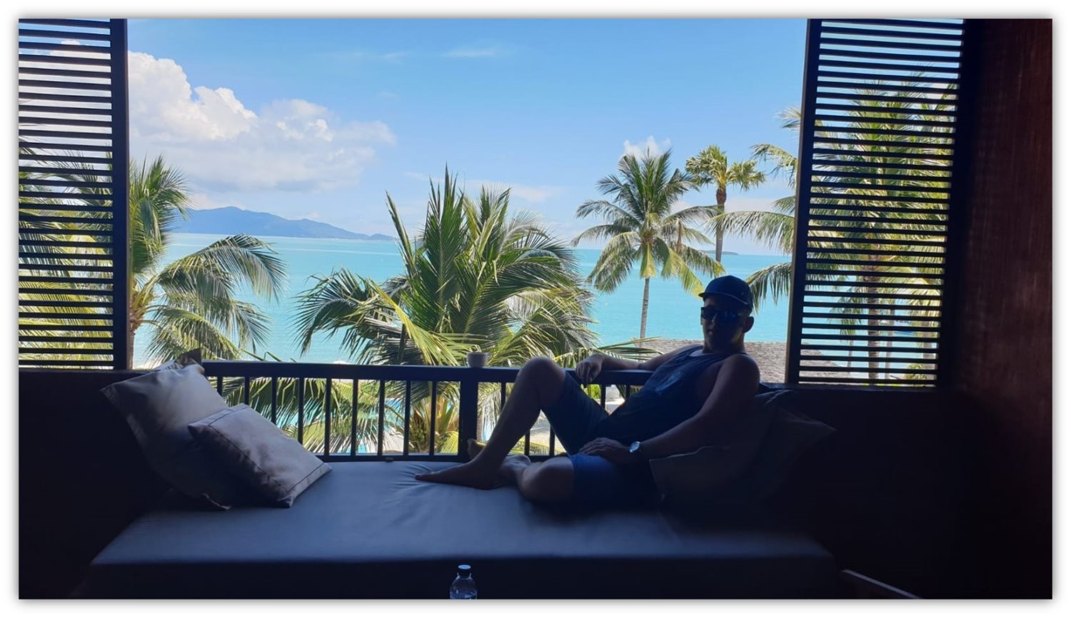      יגאל רז בתאילנד, בתקופה בה ניהל פעילות של מסחר באמזון בראשית דרכו