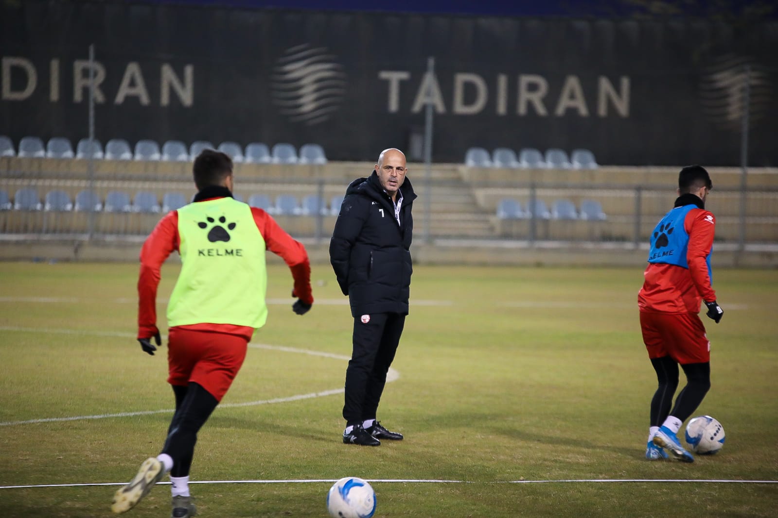 אבוקסיס נכנס לעניינים. צילום: זאב דיקמן